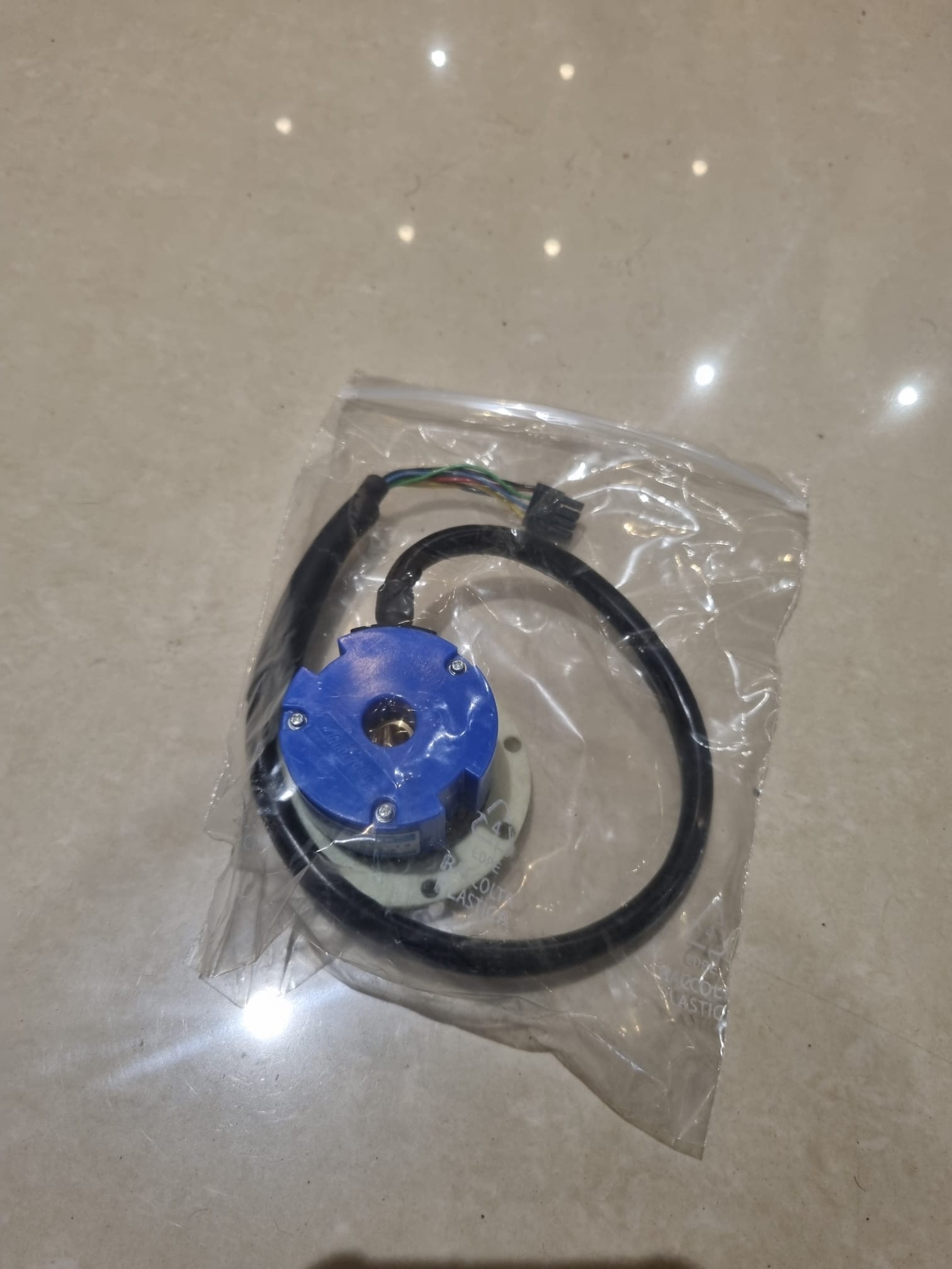 Encodeur moteur Technogym Run Artis Unity avec câble et connecteur